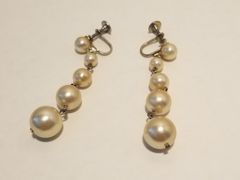 Dangle pearl $10