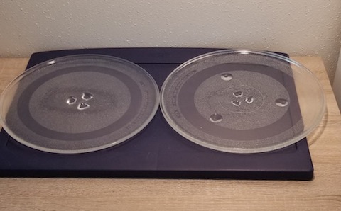 2 glass micro plates