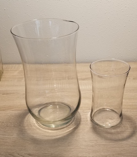 2 clear glass vases