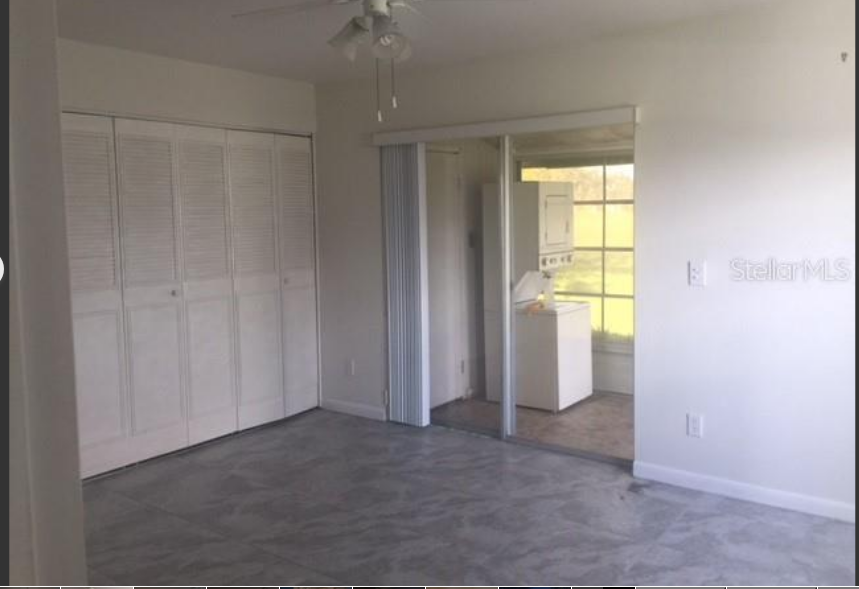 Bedroom, washer dryer in lanai