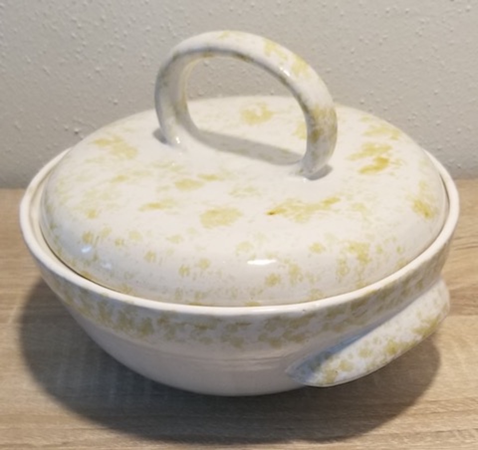 Soup tureen