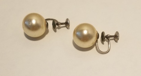 Pearl screw on $5