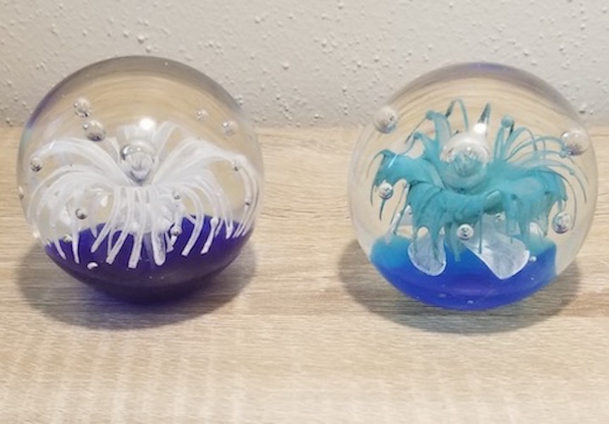 2 flower paperweights